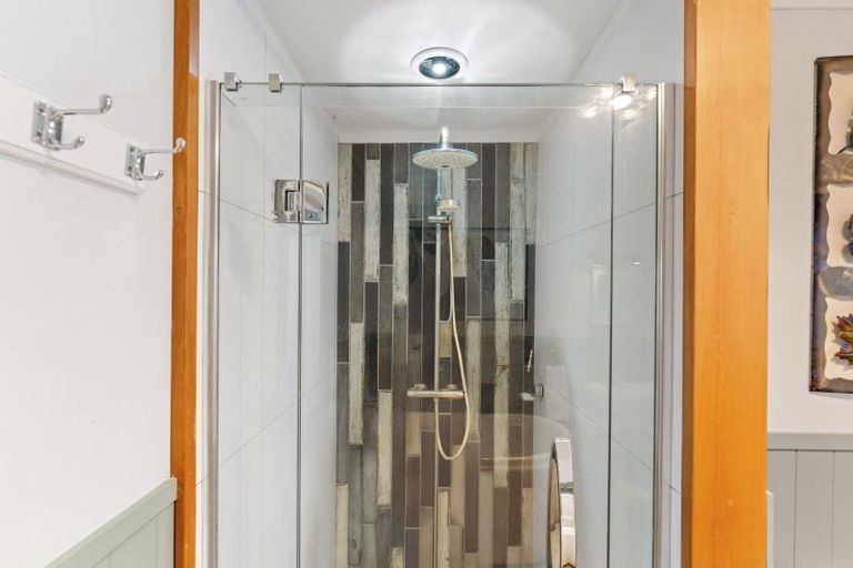 Photo of property in 17 Shera Street, Acacia Bay, Taupo, 3330