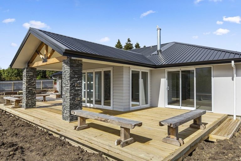 Photo of property in 2 Chatham Street, Waihola, Milton, 9073