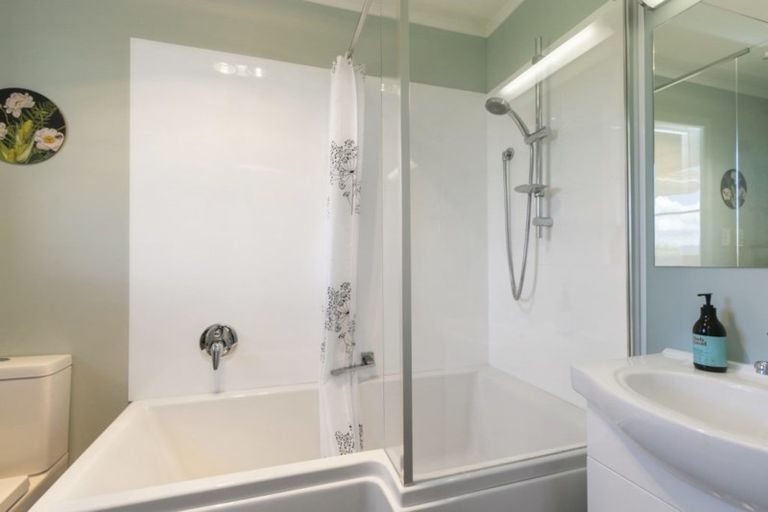 Photo of property in 25 Laurel Grove, Maungaraki, Lower Hutt, 5010