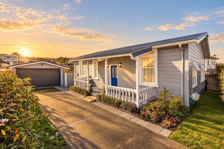 Photo of property in 31 Kapiti Crescent, Titahi Bay, Porirua, 5022