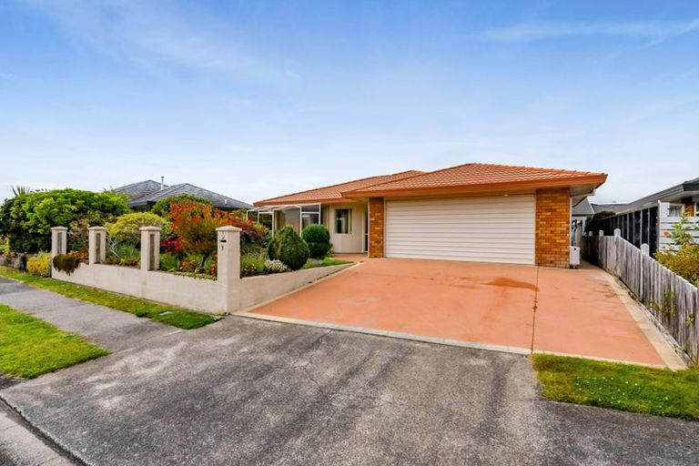 Photo of property in 1/9 Waiwera Place, Merrilands, New Plymouth, 4312