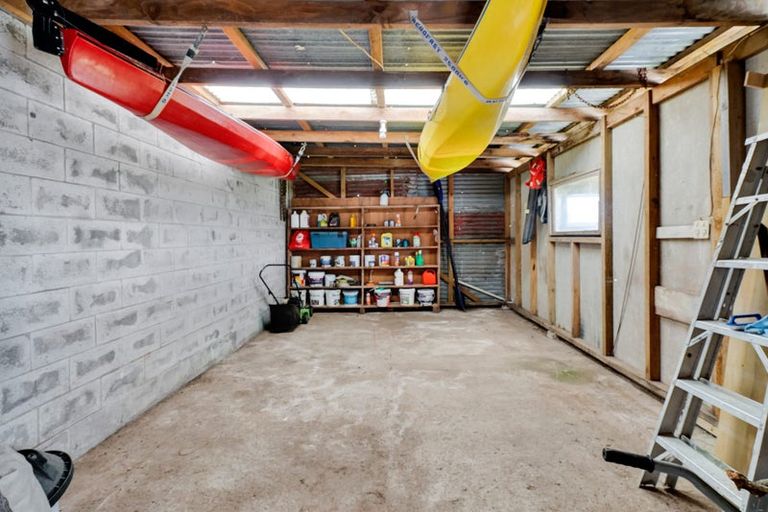 Photo of property in 382 South Road, Omata, New Plymouth, 4374