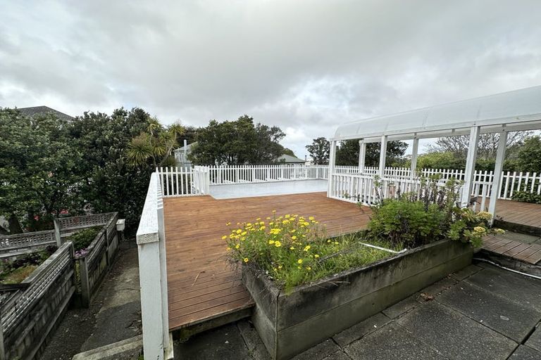 Photo of property in 34 Grove Road, Kelburn, Wellington, 6012