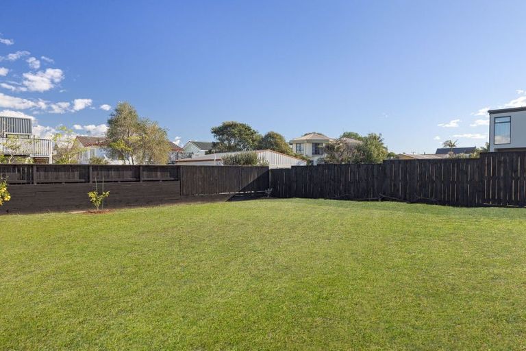 Photo of property in 112 Karewa Parade, Papamoa Beach, Papamoa, 3118
