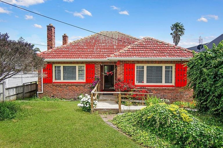 Photo of property in 33 St Michaels Avenue, Point Chevalier, Auckland, 1022