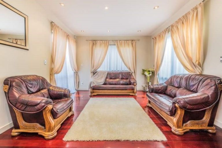 Photo of property in 15 Mana Lane, Pinehill, Auckland, 0632