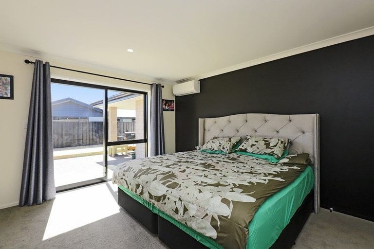 Photo of property in 22 Read Crescent, Clive, 4102