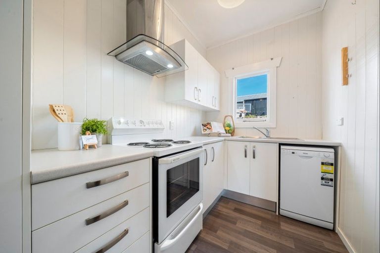 Photo of property in 44 Fitzroy Road, Fitzroy, New Plymouth, 4312