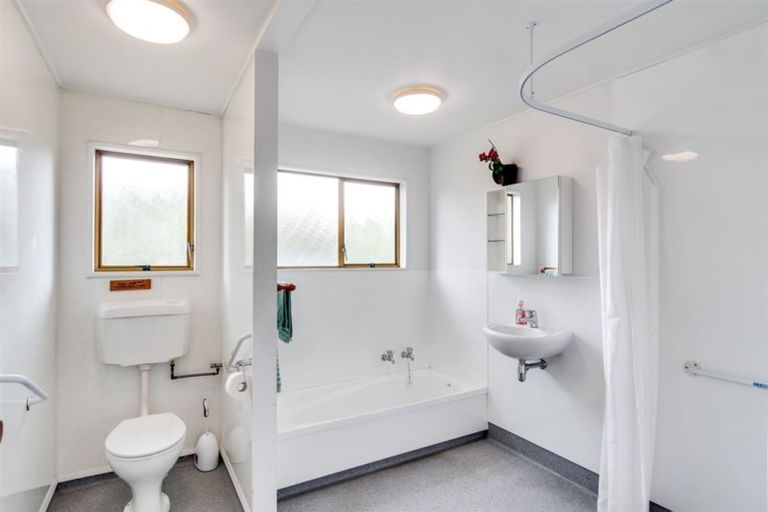 Photo of property in 16 Shirley Place, Bay View, Napier, 4104