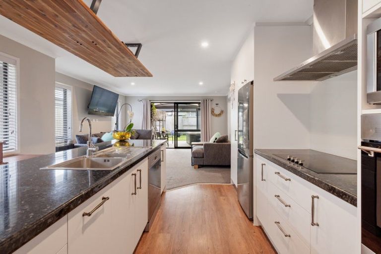 Photo of property in 17 Te Wharo Drive, Papamoa, 3118