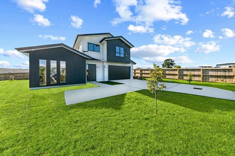 Photo of property in 63 Mcindoe Road, Kumeu, 0810