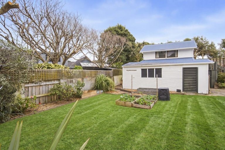 Photo of property in 10 Bahama Crescent, Paraparaumu Beach, Paraparaumu, 5032