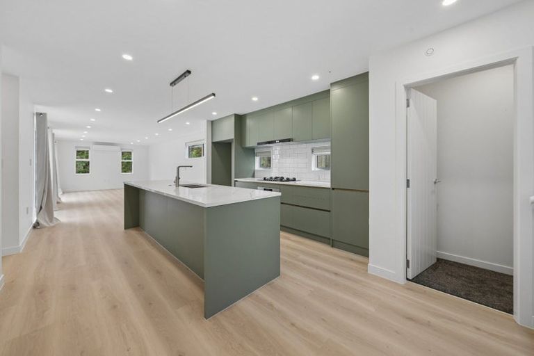 Photo of property in 1/5 Tawa Terrace, Tawa, Wellington, 5028