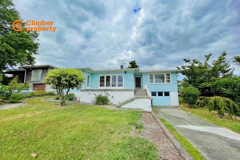 Photo of property in 8 Sherwood Avenue, Te Atatu South, Auckland, 0610
