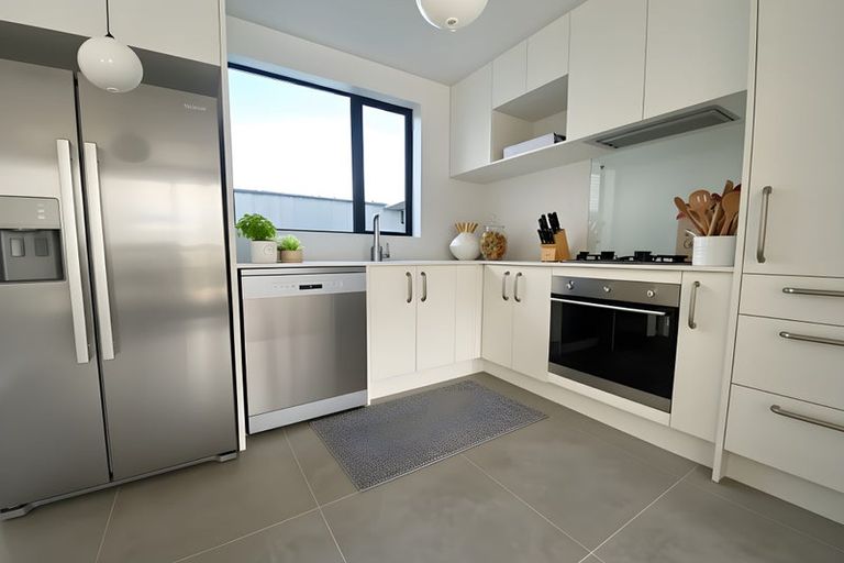 Photo of property in 10 Cessna Crescent, Mangere, Auckland, 2022