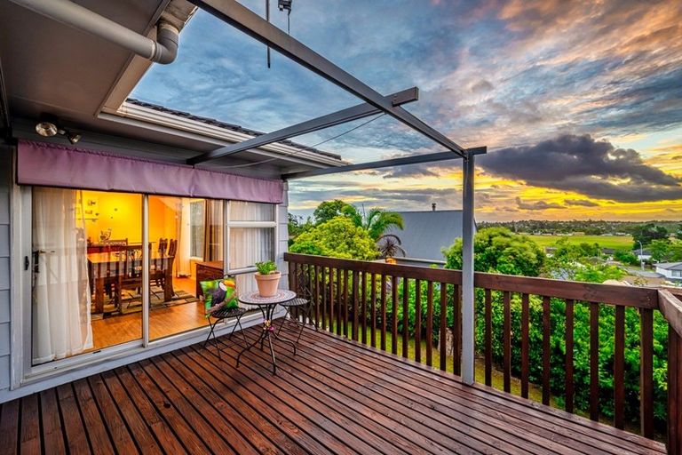 Photo of property in 28 Lewisham Street, Highland Park, Auckland, 2010