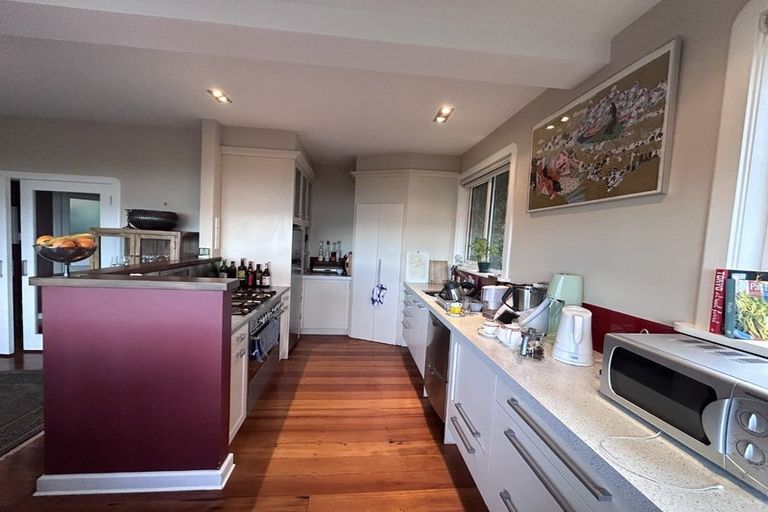 Photo of property in 1b Wadestown Road, Wadestown, Wellington, 6012