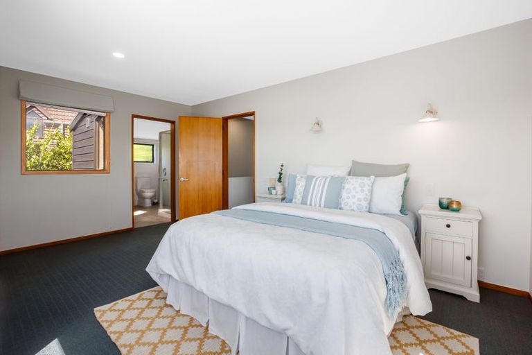 Photo of property in 14 The Crowsnest, Whitby, Porirua, 5024