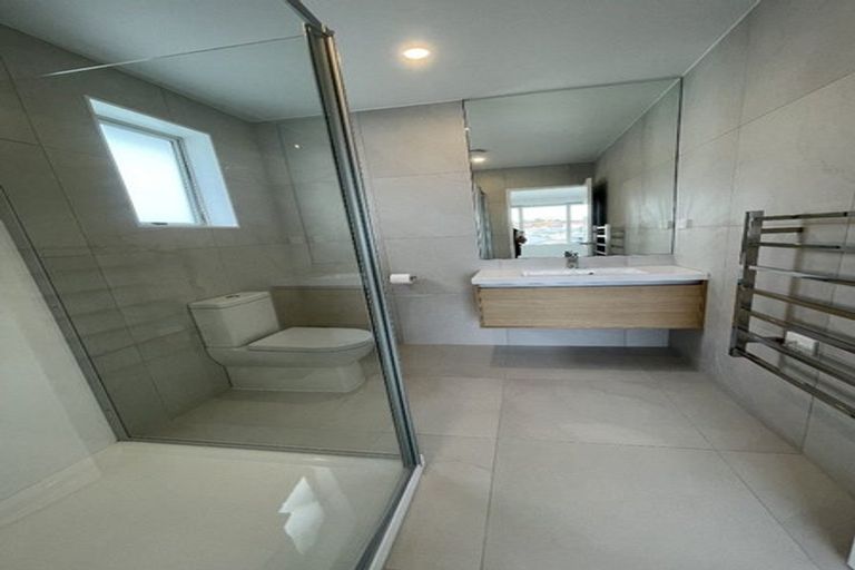 Photo of property in 20 Onekura Street, Red Beach, 0932