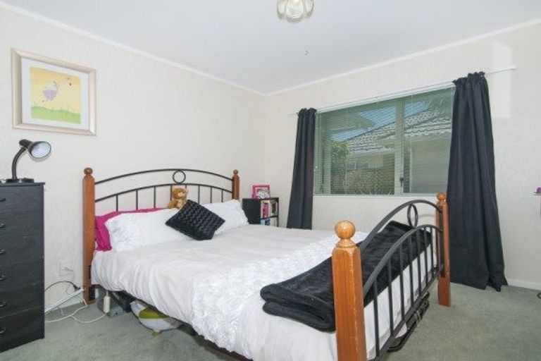 Photo of property in 2/26 Whites Line West, Woburn, Lower Hutt, 5010