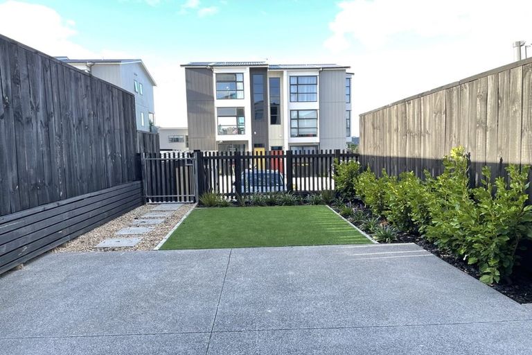 Photo of property in 58 Hobsonville Point Road, Hobsonville, Auckland, 0616