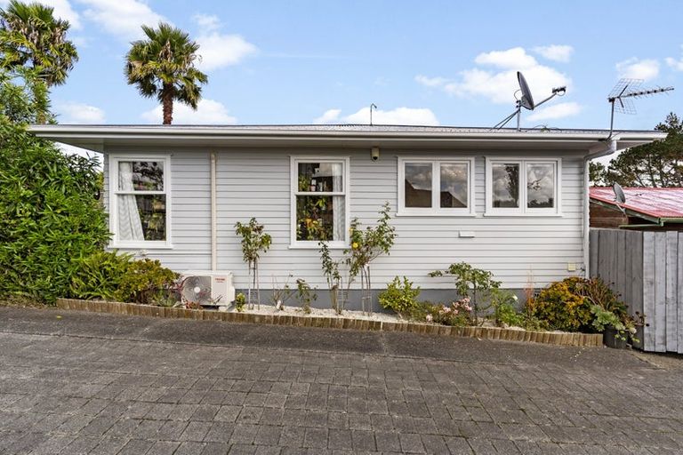Photo of property in 71 Barrys Road, Glendene, Auckland, 0602