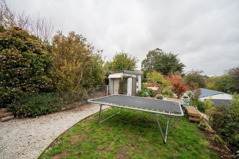 Photo of property in 24 Nore Street, Waihola, Milton, 9073