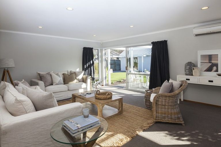 Photo of property in 39 Laing Crescent, Heathcote Valley, Christchurch, 8022