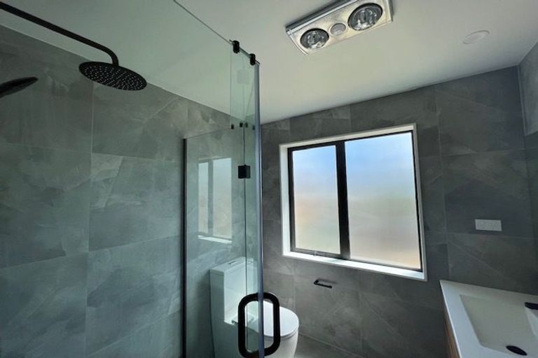 Photo of property in 38b Mcwhirters Farm Lane, Massey, Auckland, 0614