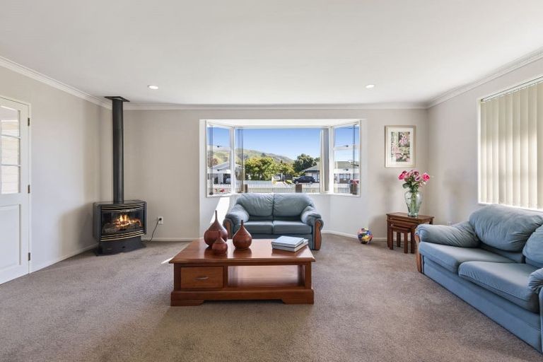 Photo of property in 27 Utauta Street, Waikanae, 5036