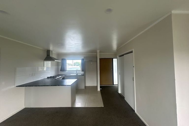 Photo of property in 19 Barrys Road, Glendene, Auckland, 0602