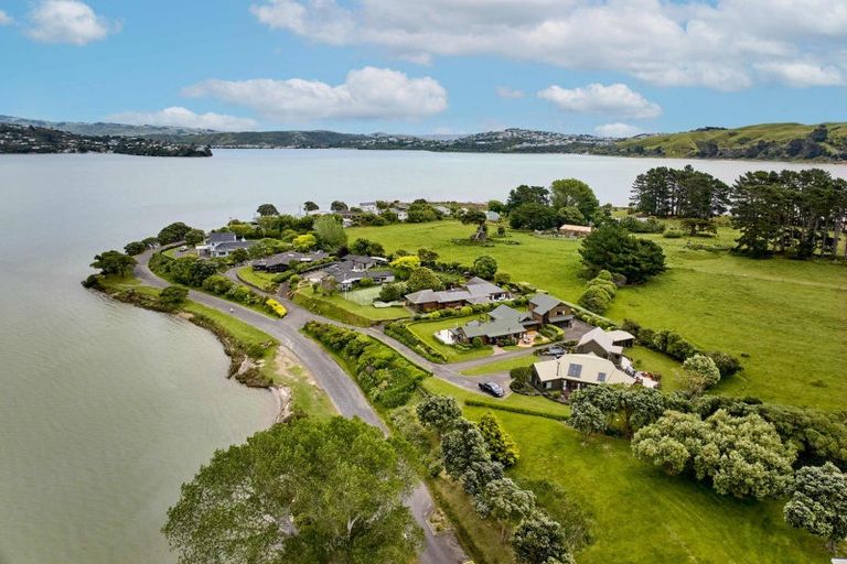Photo of property in 31 Motukaraka Point, Pauatahanui, Porirua, 5381