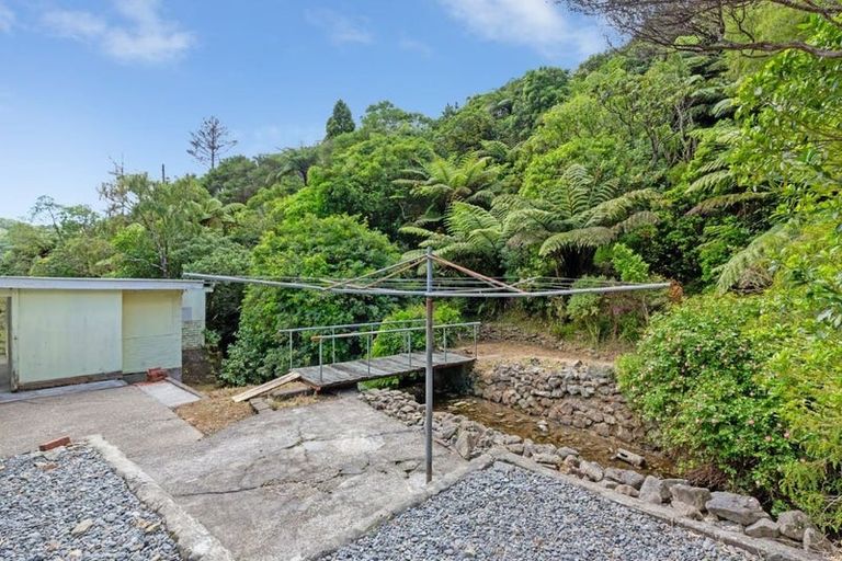 Photo of property in 33 Sunny Grove, Wainuiomata, Lower Hutt, 5014
