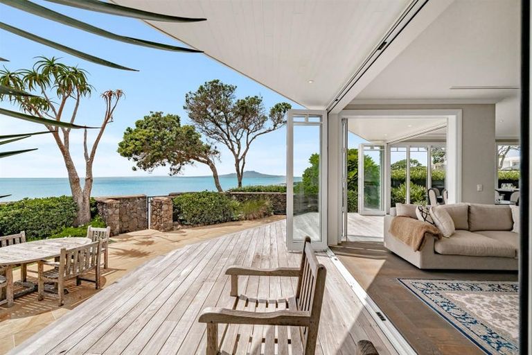 Photo of property in 27 Muritai Road, Milford, Auckland, 0620