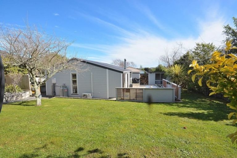 Photo of property in 17a Matenga Street, Waikanae, 5036