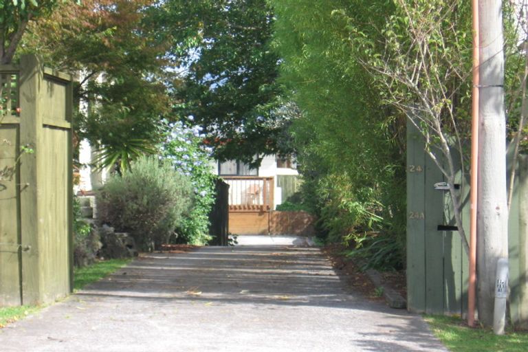 Photo of property in 1/24 Netherlands Avenue, Kelston, Auckland, 0602