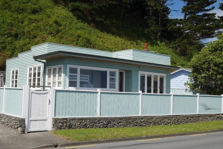 Photo of property in 27 Moana Road, Plimmerton, Porirua, 5026
