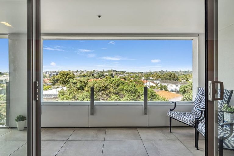 Photo of property in 304/25 Bute Road, Browns Bay, Auckland, 0630