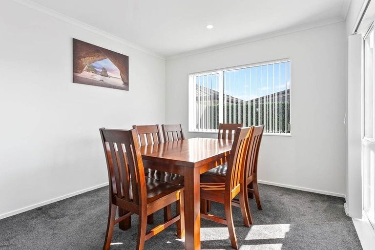 Photo of property in 11 Mokopapa Street, Takanini, 2112