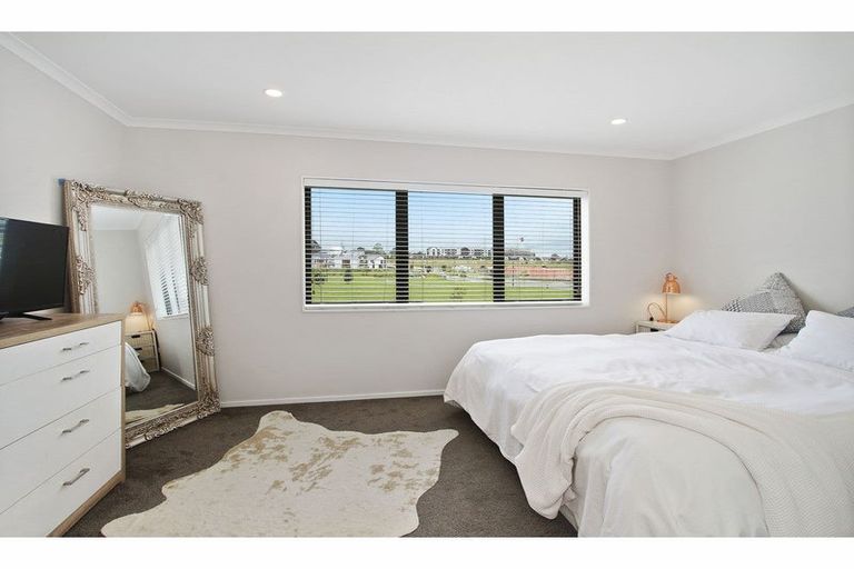 Photo of property in 8b Lumbarda Drive, Kumeu, 0810