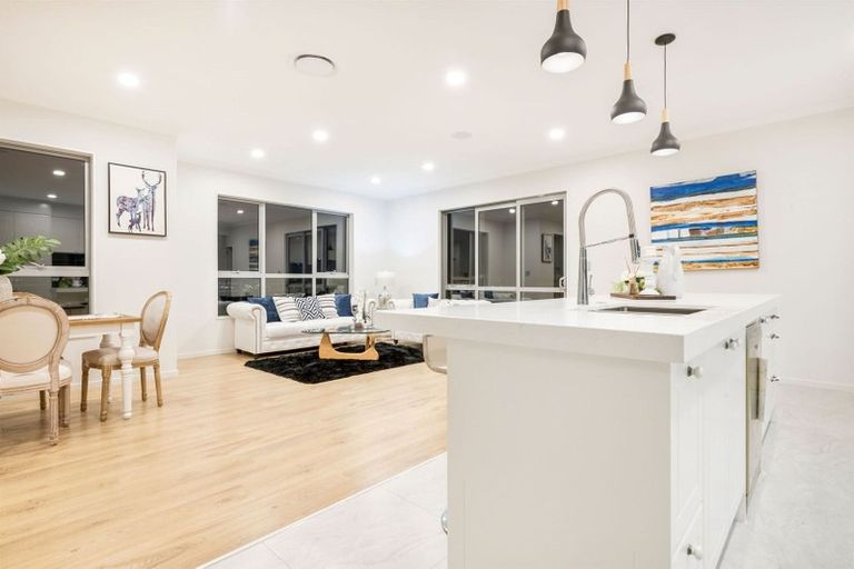 Photo of property in 84 Tir Conaill Avenue, Flat Bush, Auckland, 2019