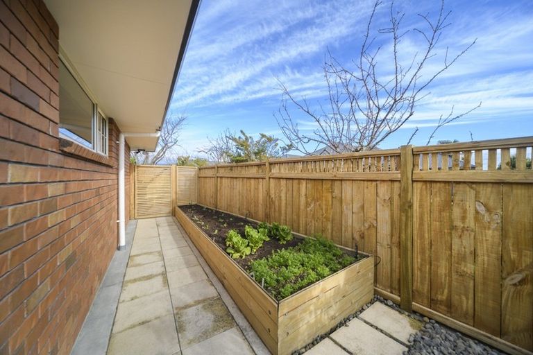 Photo of property in 5 Sycamore Crescent, Fitzherbert, Palmerston North, 4410