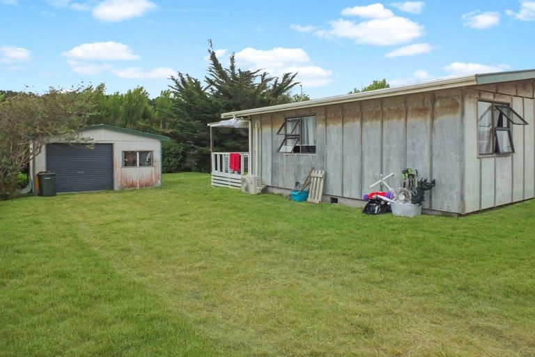 Photo of property in 9 Hennessy Street West, Foxton Beach, Foxton, 4815