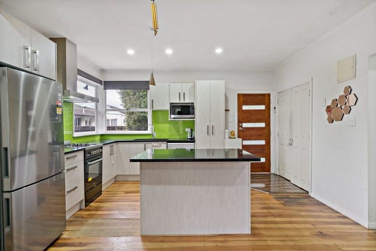 Photo of property in 4b Manuroa Road, Takanini, 2112