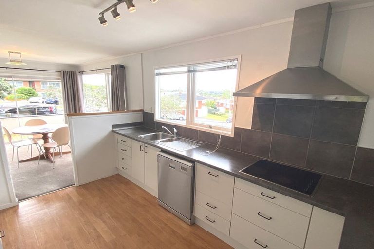 Photo of property in 3/111 Sylvan Avenue, Northcote, Auckland, 0627