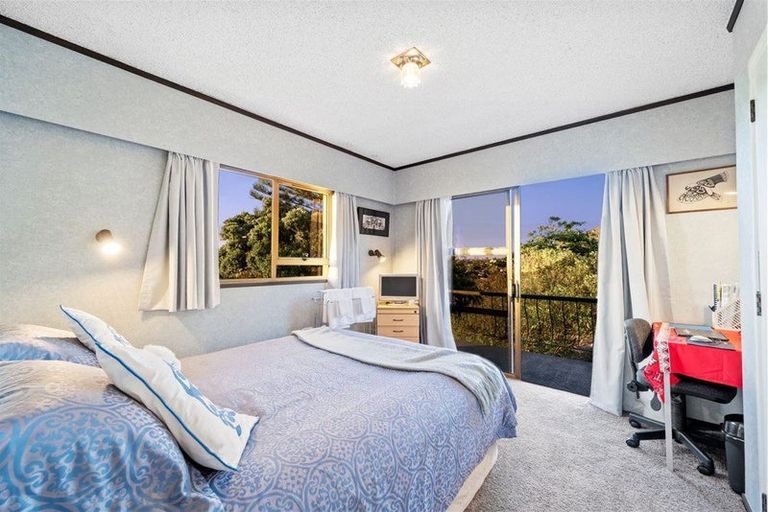 Photo of property in 100 Becroft Drive, Forrest Hill, Auckland, 0620