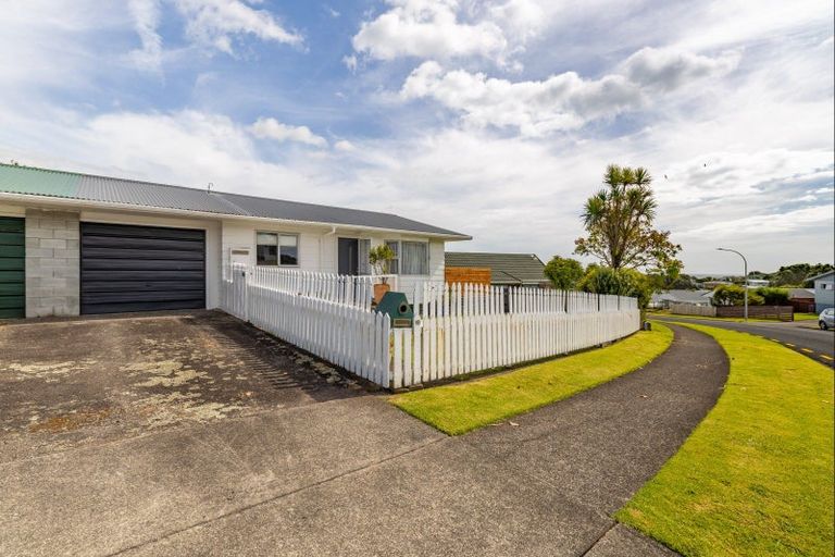 Photo of property in 9b Herekawe Drive, Spotswood, New Plymouth, 4310
