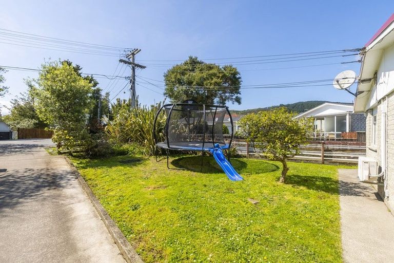 Photo of property in 4b Te Uruhi Grove, Paraparaumu, 5032