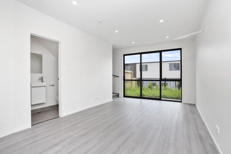 Photo of property in 14 Clay Works Lane, New Lynn, 0600