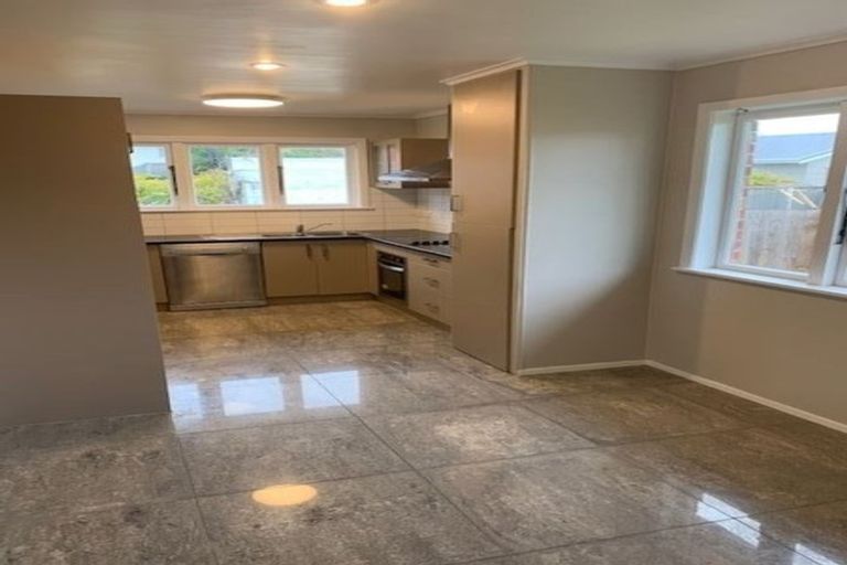 Photo of property in 24 Sutton Crescent, Papakura, 2110